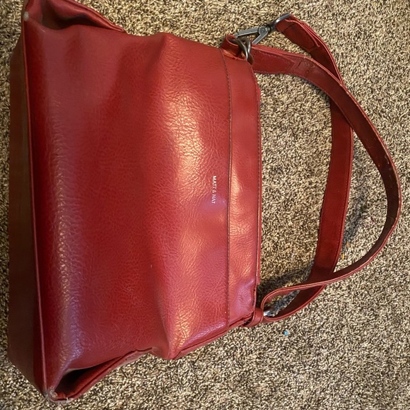 Matt & Nat Red Shoulder Bag - Picture 1 of 5